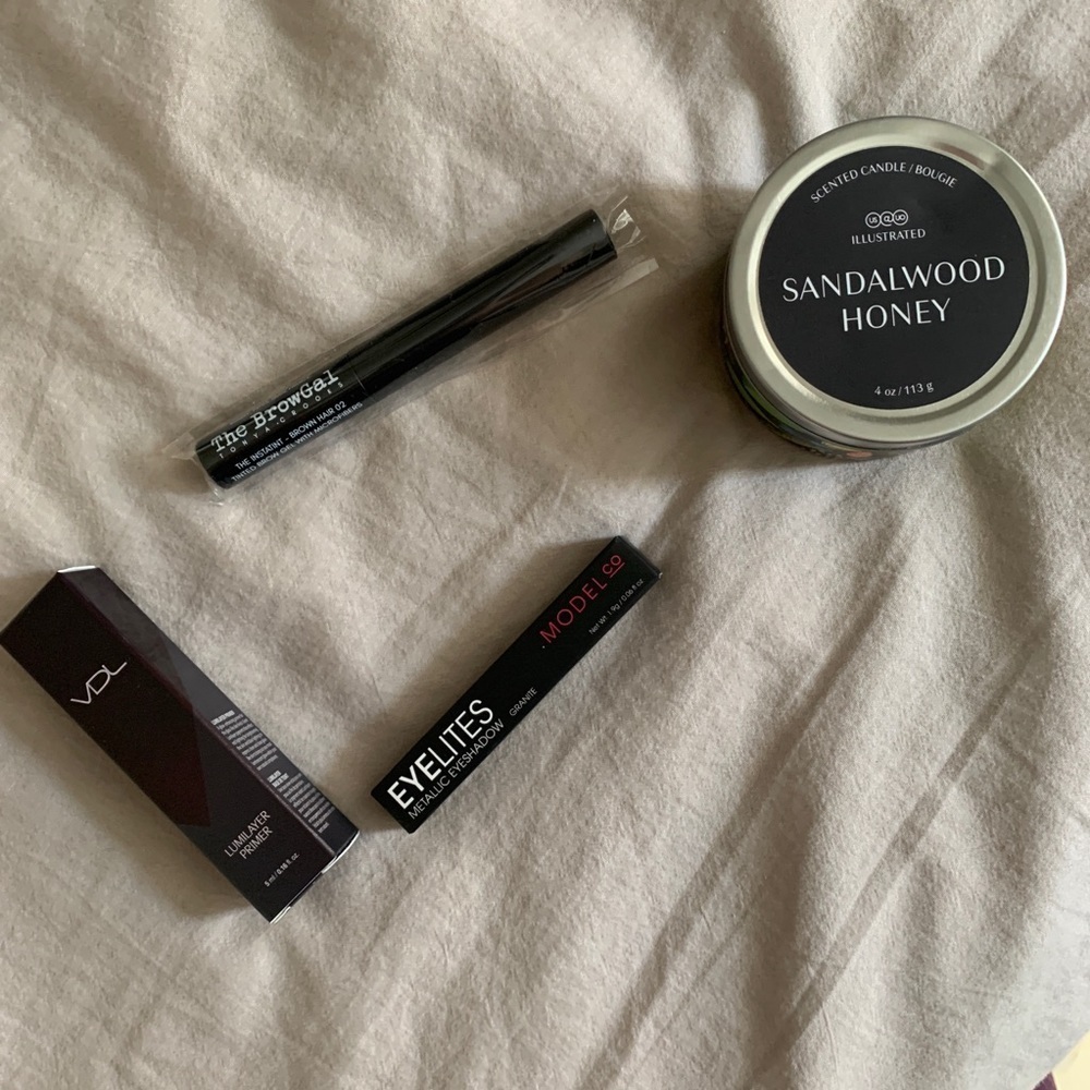 Beauty bundle with Urban Outfitters candle